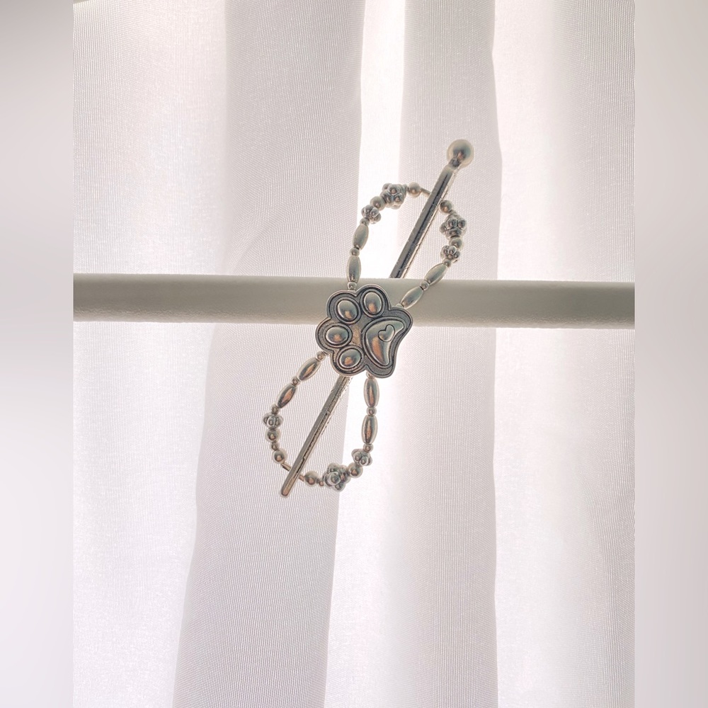 Silver bulldog paw hair clip